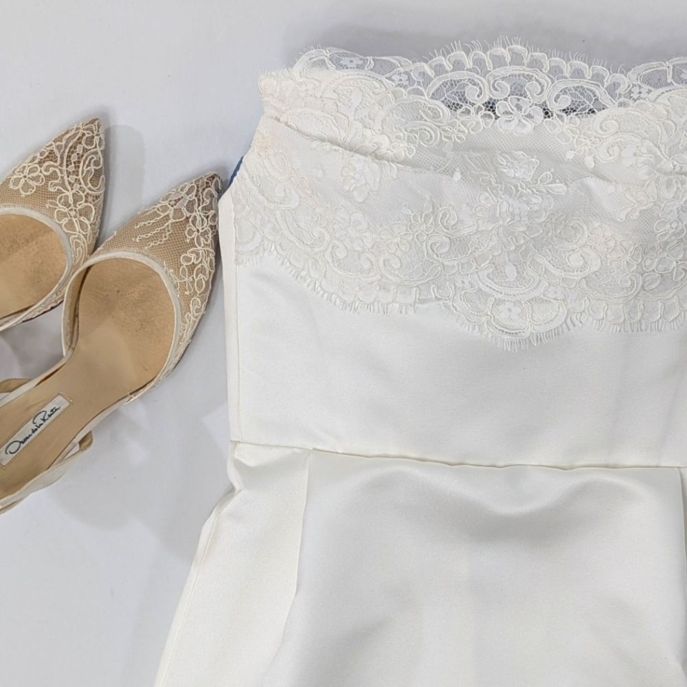 Custom Chantilly Column Wedding Gown - Picture 4 of 7